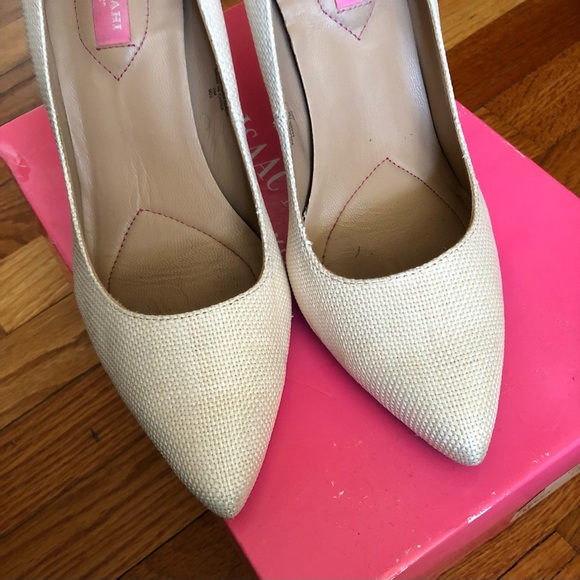 Isaac Mizrahi textured heels - Picture 2 of 4